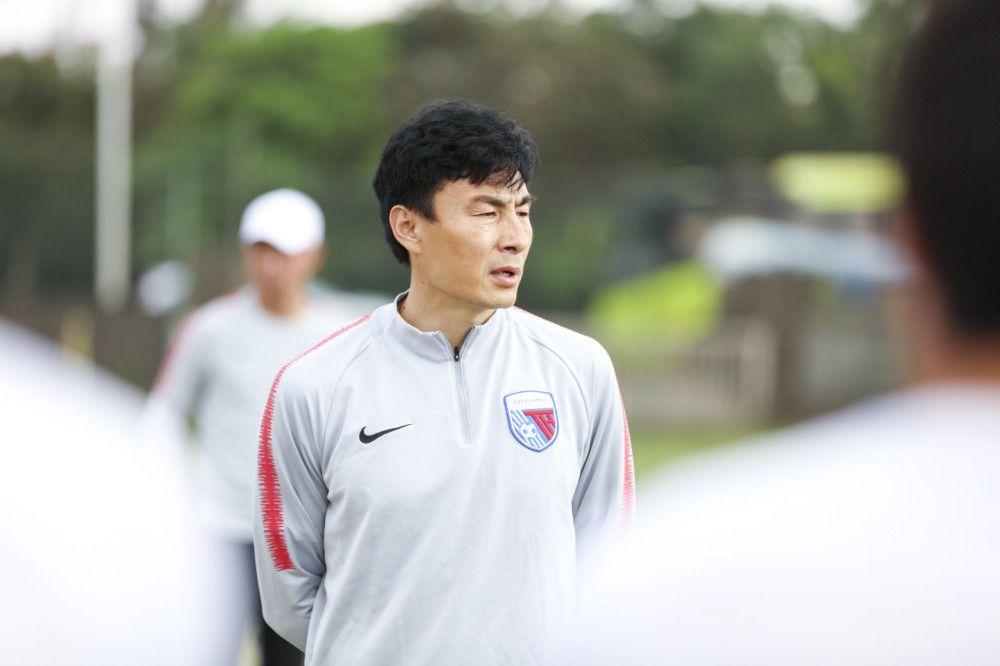 C罗以54球获得年度射手王，此前他在2007年（34球）、2011年（60球）、2013年（69球）、2014年（61球）、2015年（57球）也获得过这一荣誉。